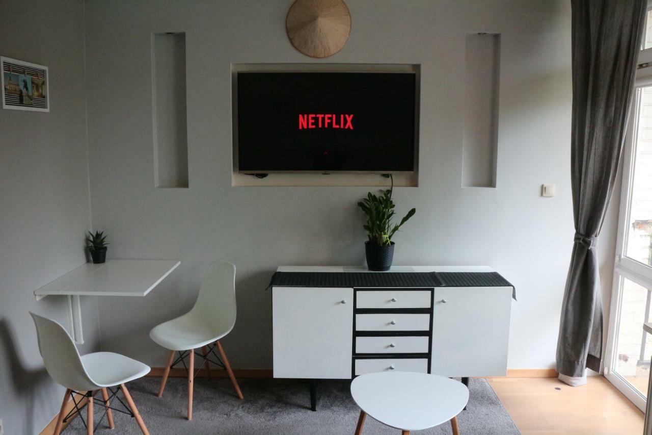 Old Town Garden Apartment Netflix Varsovia Exterior foto